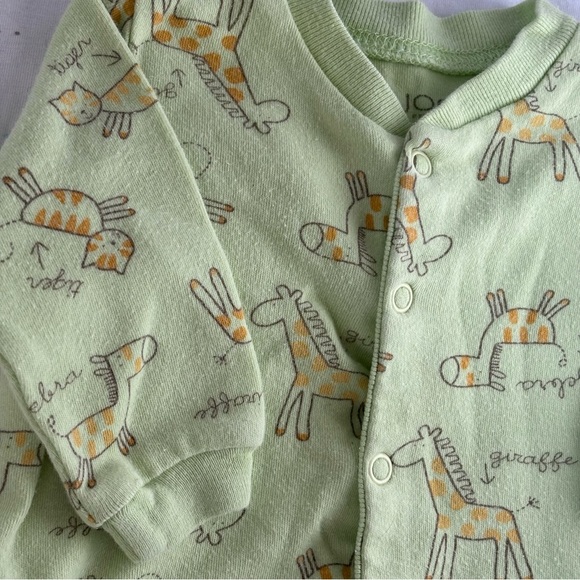 ⭒ 0-3M Joe Fresh Pastel Light Green Giraffe Tiger Footies Buttons Long Sleeve ⭒ - Picture 3 of 8